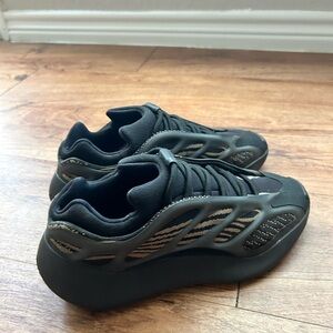 Yeezy 700 V3 "Dark Glow"
